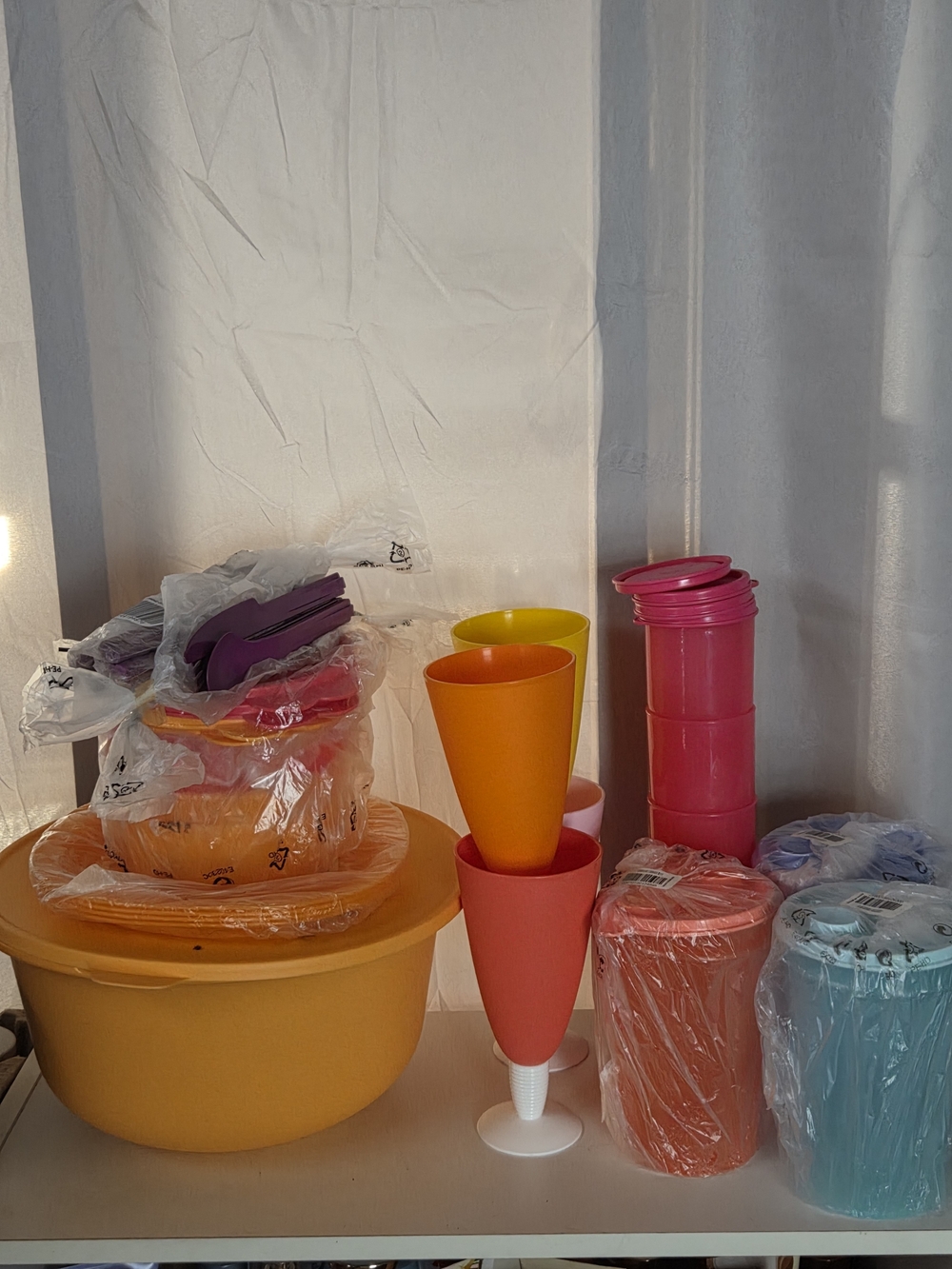 Tupperware Bowls And Cups
